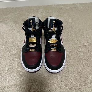 2020 Nike Women’s Air Jordan 1 Mid SE 'Gold Pendants”